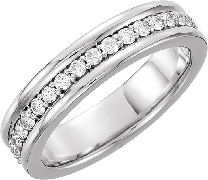 Accented Comfort-Fit Band engagement ring setting